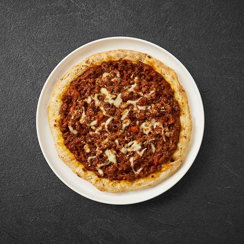 Mal əti bolognese pizza